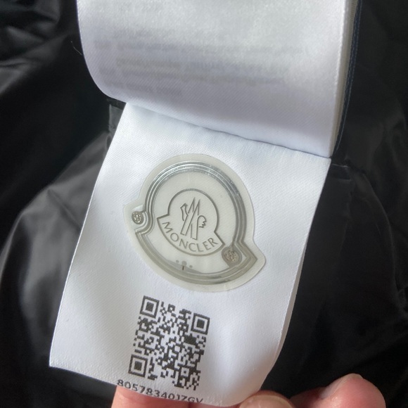 Moncler metallic oversized hooded puffer jacket - Picture 7 of 10